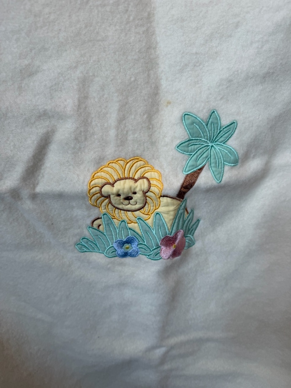 Compagnia Lane 100% Mongolian Cashmere Cream Blanket with Lion Embroidery - Picture 3 of 7